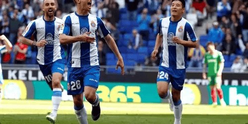 西甲焦点战：西班牙人主场迎战阿拉维斯，谁能笑到最后？