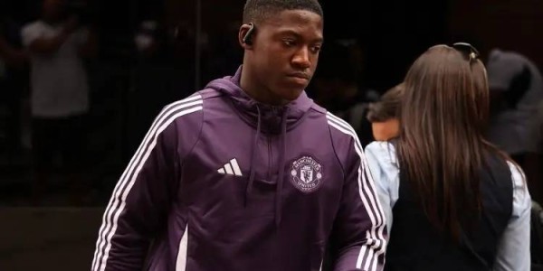 租借之路突遭曼联“拦截”！20岁梅努为世界杯的豪赌，遇上最糟时机