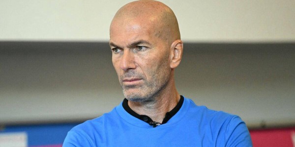 齐达内执教曼联需两大关键条件曝光！阿莫林逼宫英力士，红魔帅位悬念再升级