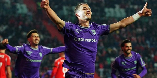 十人本菲卡19射不中遭布拉加逆转，62岁穆帅关键一冠失落或难逃四大皆空